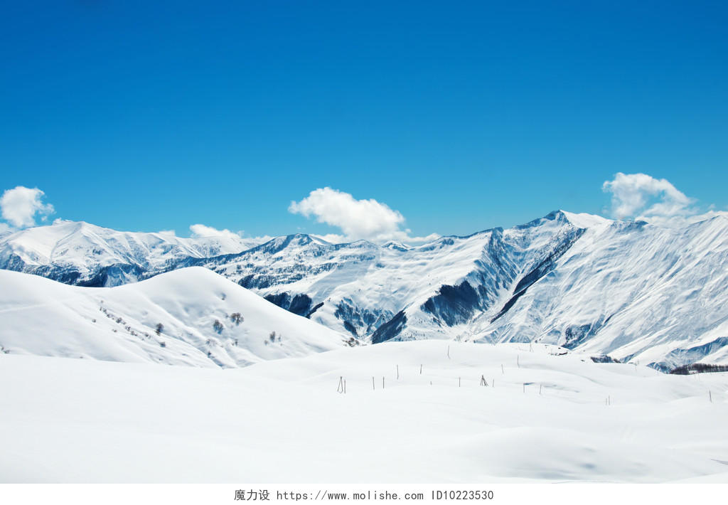 白雪皑皑高山雪山蓝天寒冷雪地二十四节气立冬小雪大雪冬至小寒大寒